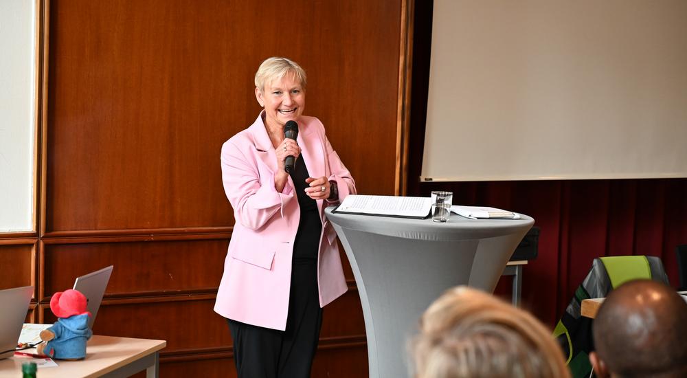 EKD-Ratsvorsitzende Bischöfin Kirsten Fehrs überbrachte persönliche Geburtstagsgrüße.